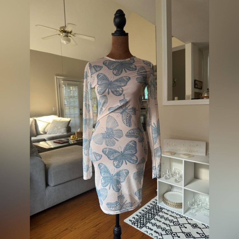 Missguided Blue Butterfly Print Long Sleeve Dress